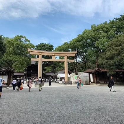 Meiji Shrine & Harajuku backstreets